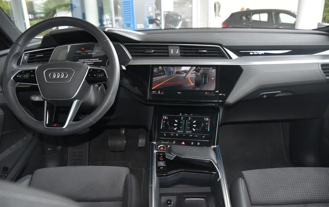 Audi e-tron cena 249900 przebieg: 45000, rok produkcji 2022 z Ćmielów małe 37